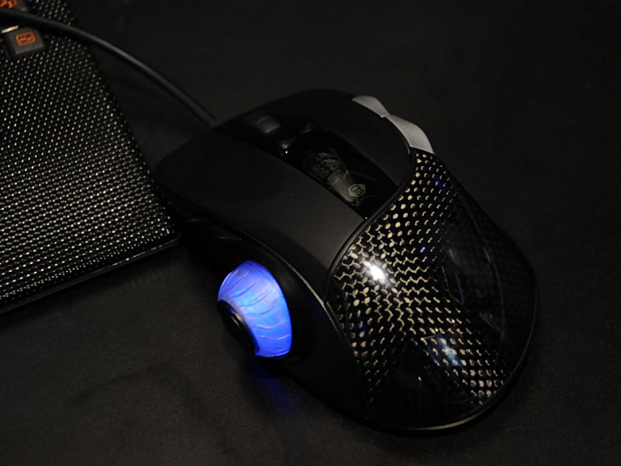 [11/01/2008] Silverstone Sabertooth-Maus mit 3.200 DPI und OLED-Display (Bild: Forums.vr-zone.com)