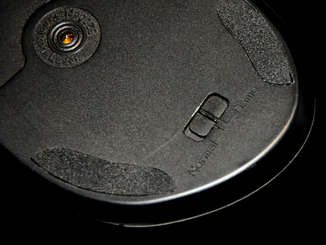 [11/01/2008] Silverstone Sabertooth-Maus mit 3.200 DPI und OLED-Display (Bild: Forums.vr-zone.com)