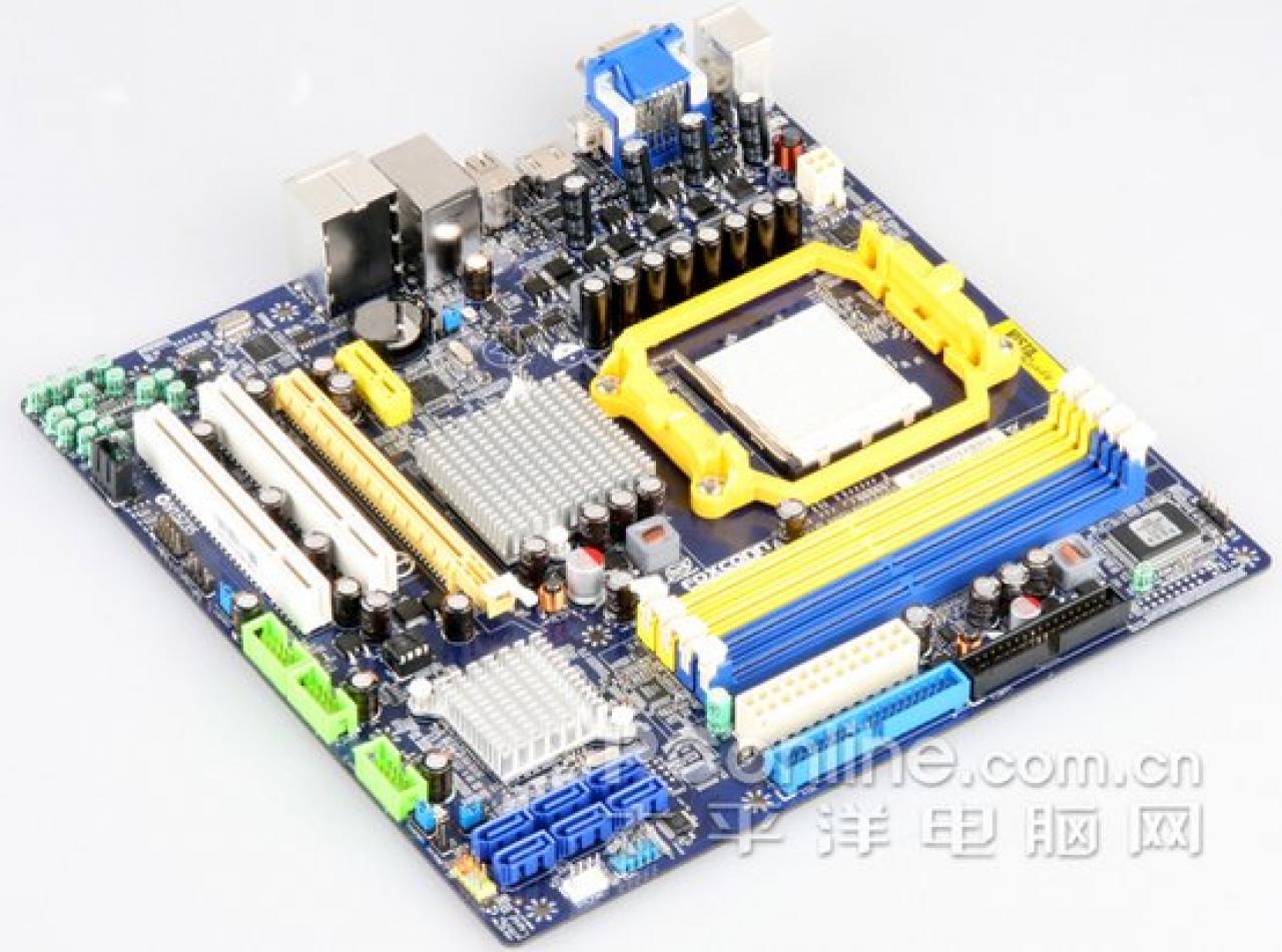 [23/01/2008] Die auf der Foxconn verbaute Radeon HD3200 kann lediglich auf 128 MiByte GDDR2-Speicher zugreifen (Bild: PConline.com.cn)