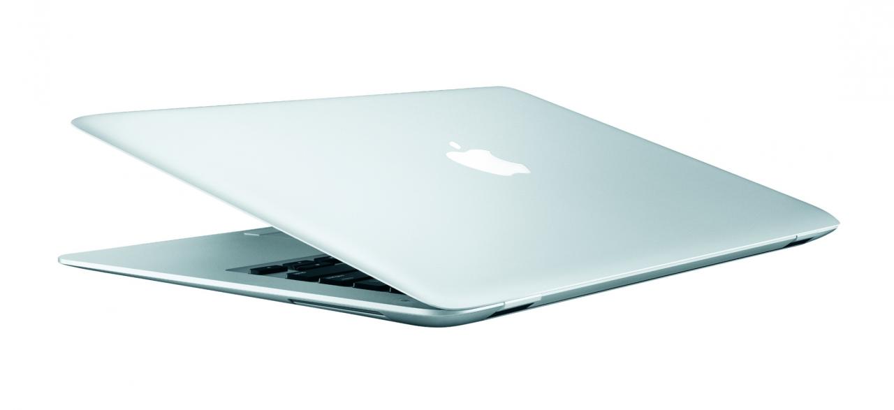 [22/01/2008] Das Macbook Air: auf jeden Fall sexy, wenn auch sehr unflexibel, was Anschlüsse angeht: 1x USB, Audio In/Out und Mini-DVI. Diese Produktstrategie schützt Kunden mit Sicherheit davor, allzu viel Zubehör mitzunehmen.