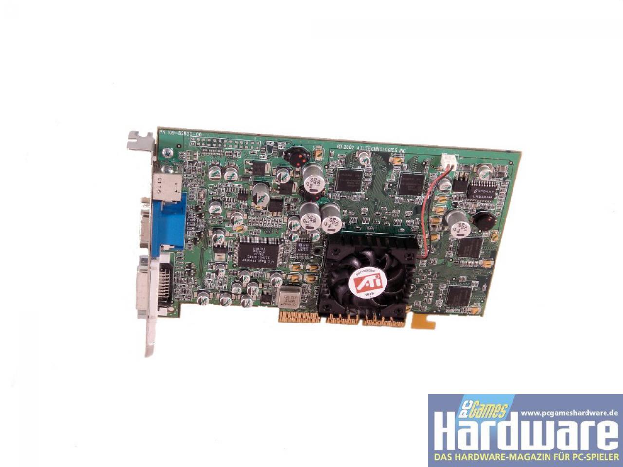 [19/01/2008] Eine seltenere Ati Radeon 8500 BBA mit 128 MiB BGA-VRAM auf einer original-Ati-Karte (Bild: C.Spille/PCGH)