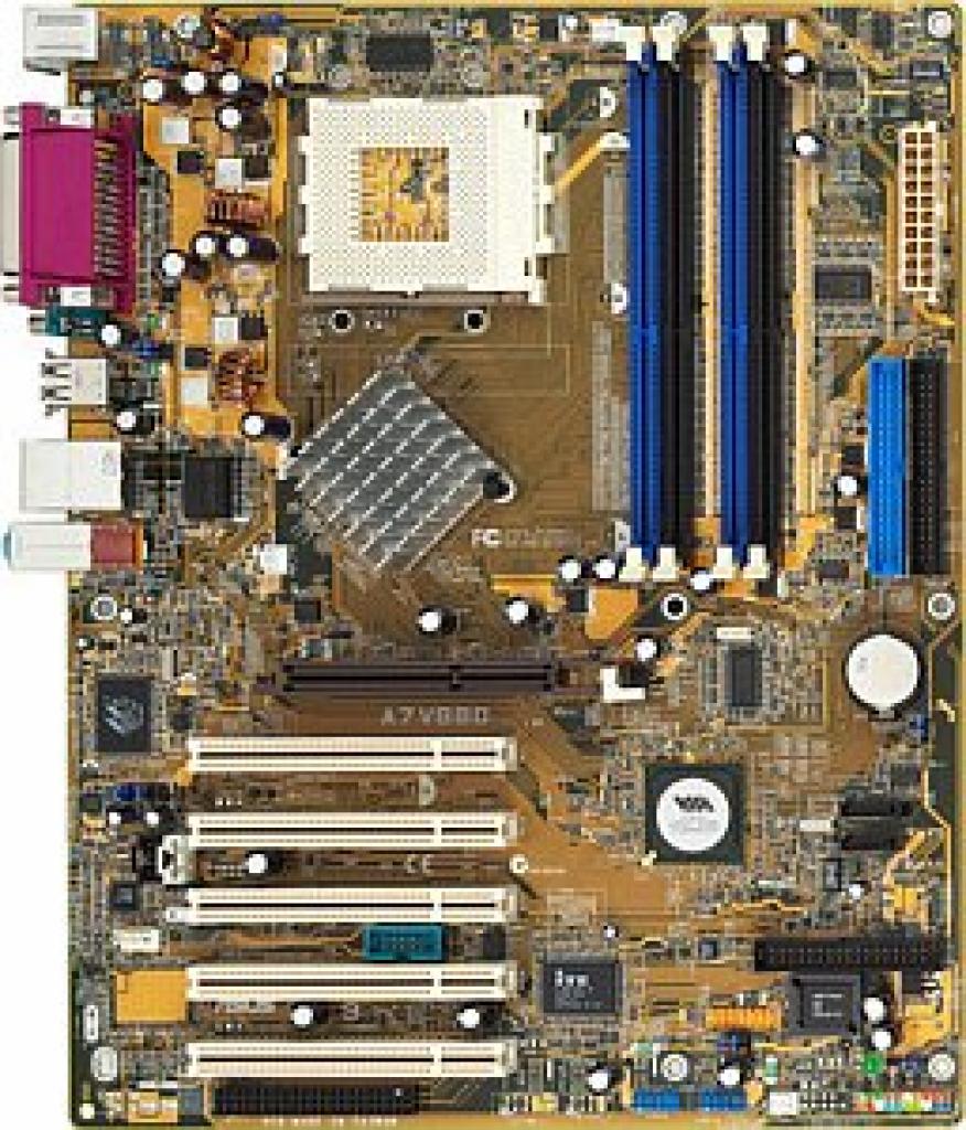 [11/02/2008] Eines der ersten Boards mit dem KT880 ist Asus' A7V880. 