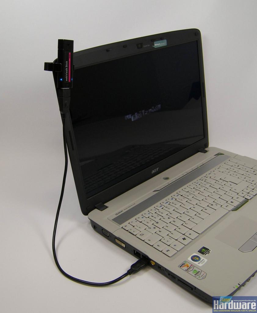 [11/02/2008] T-Mobile web'n'walk: Mit dem praktischen Halteclip können Sie den USB-Stick zum Beispiel am Notebook oder auch am Gürtel befestigen.