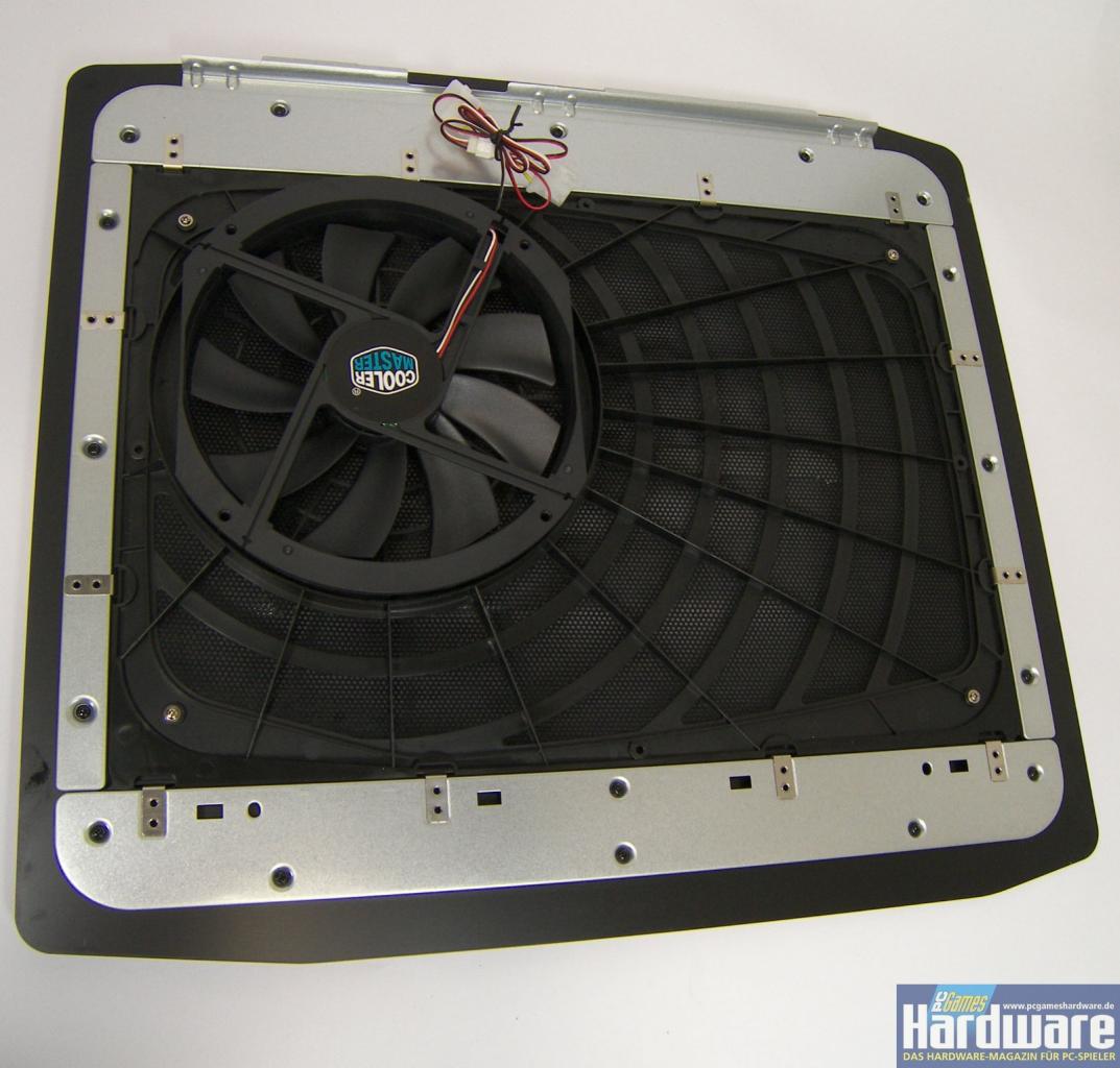[22/02/2008] Cooler Master Cosmos S: Die Seitenwand. (Bild: PCGH)