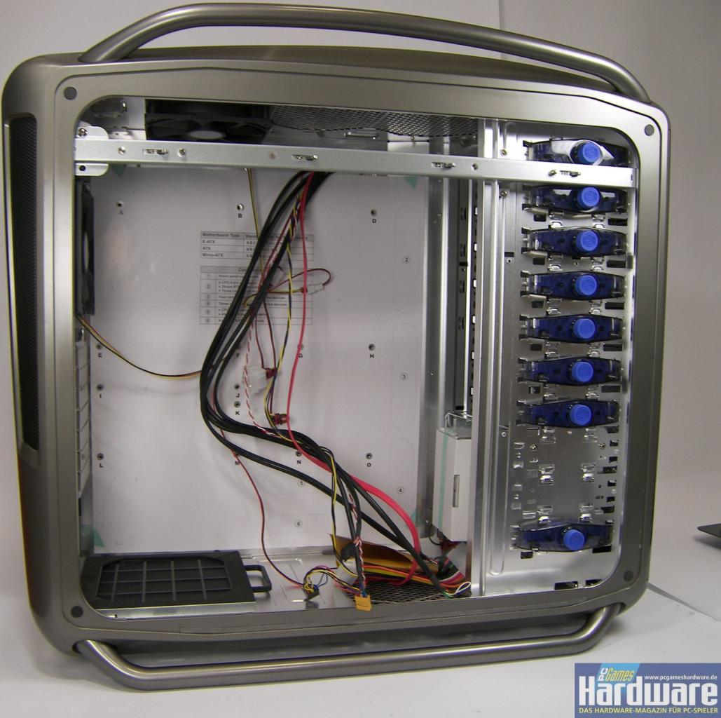 [22/02/2008] Cooler Master Cosmos S: Die Seite. (Bild: PCGH)
