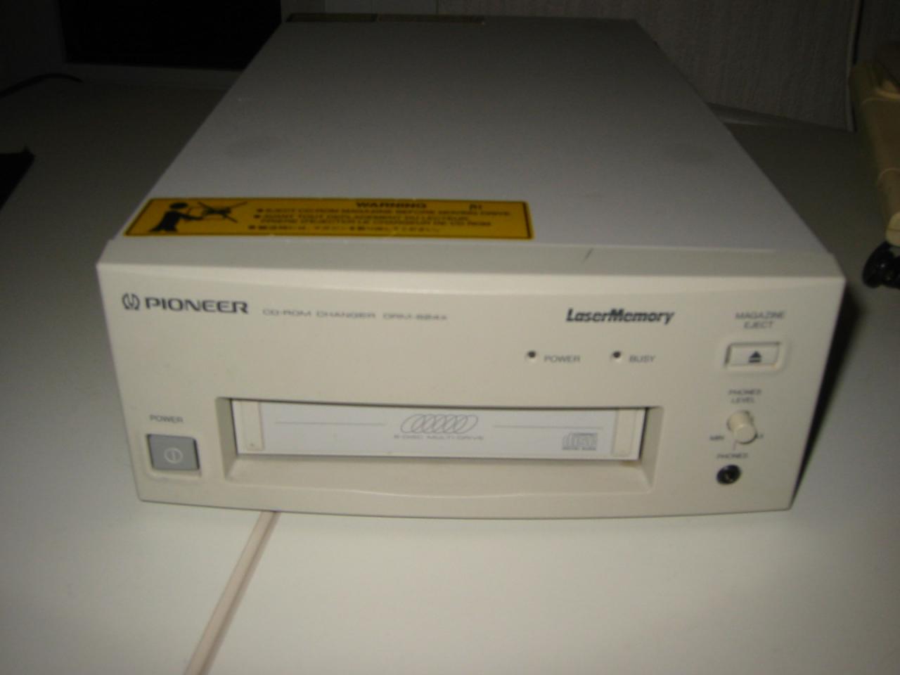[08/02/2008] Pioneer CD-ROM-Wechsler mit SCSI-Anschluss (Bild: Steenvoorde / tweakers.net)