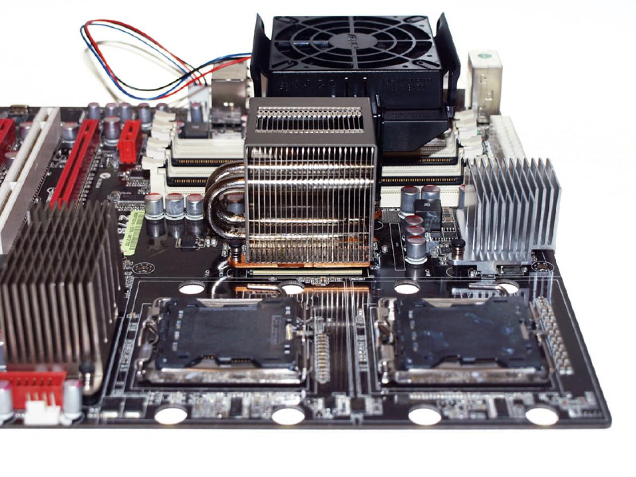[17/02/2008] Asus Z7S WS: Leider sollen auf dem Mainboard nur Standard-Kühler verwendet werden können (Bild: Hothardware.com)