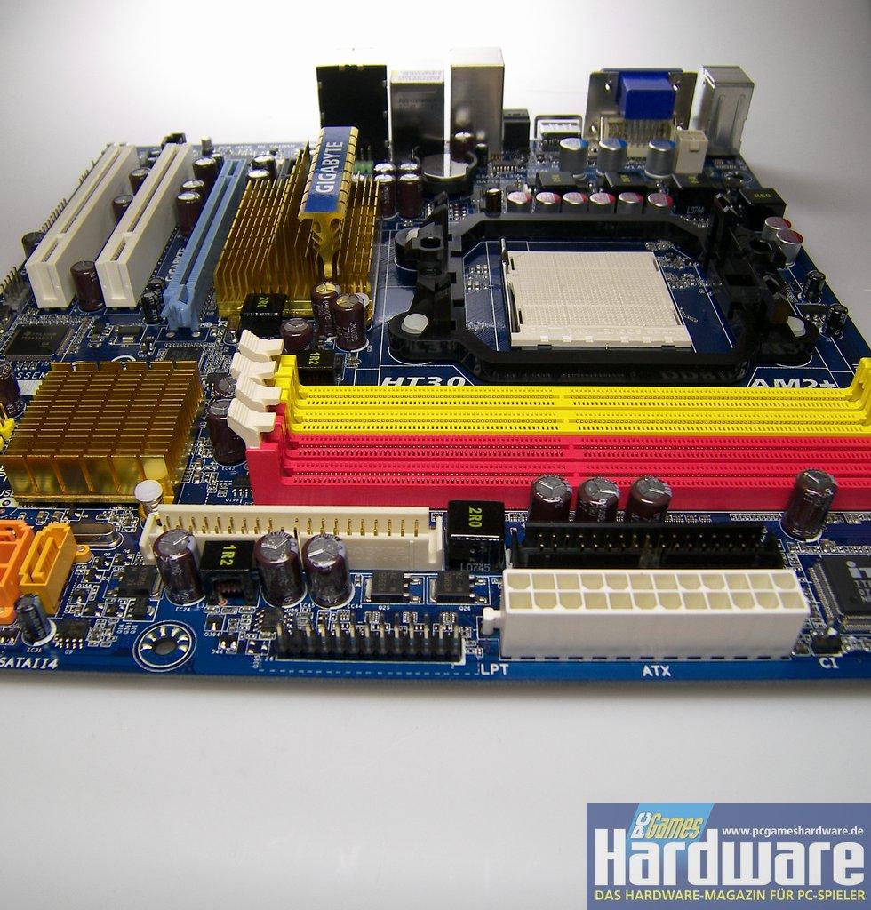 [04/02/2008] Gigabyte GA-MA78GM-S2H: Das erste Mainboard mit integrierter Direct-X-10-Grafik dank AMDs 780G-Chipsatz mit RS780-IGP (Bild: PCGH)