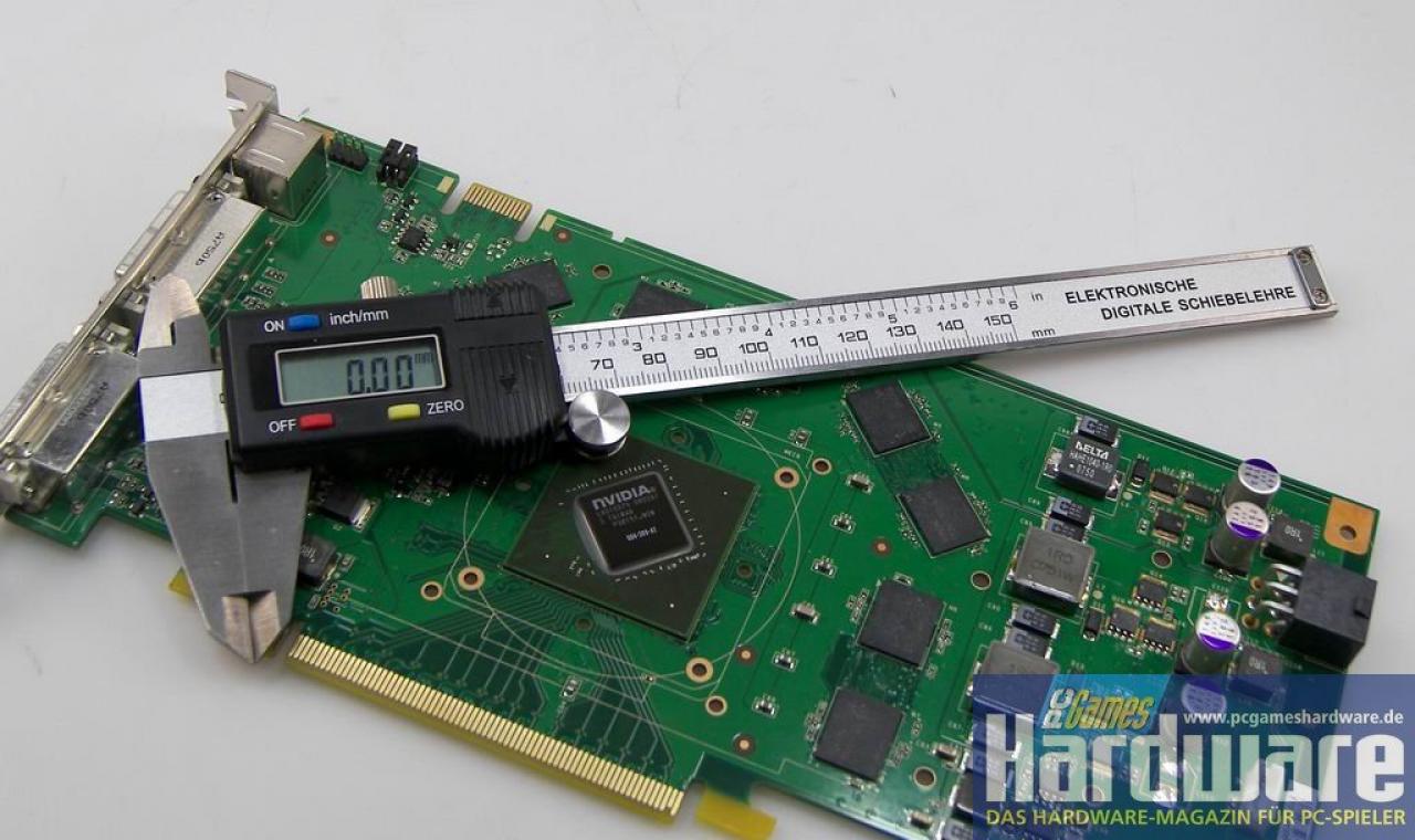 [21/02/2008] Geforce 9600 GT Review:Mit einer elektronischen Schieblehre messen wir die Chipgröße (Bild: PCGH)