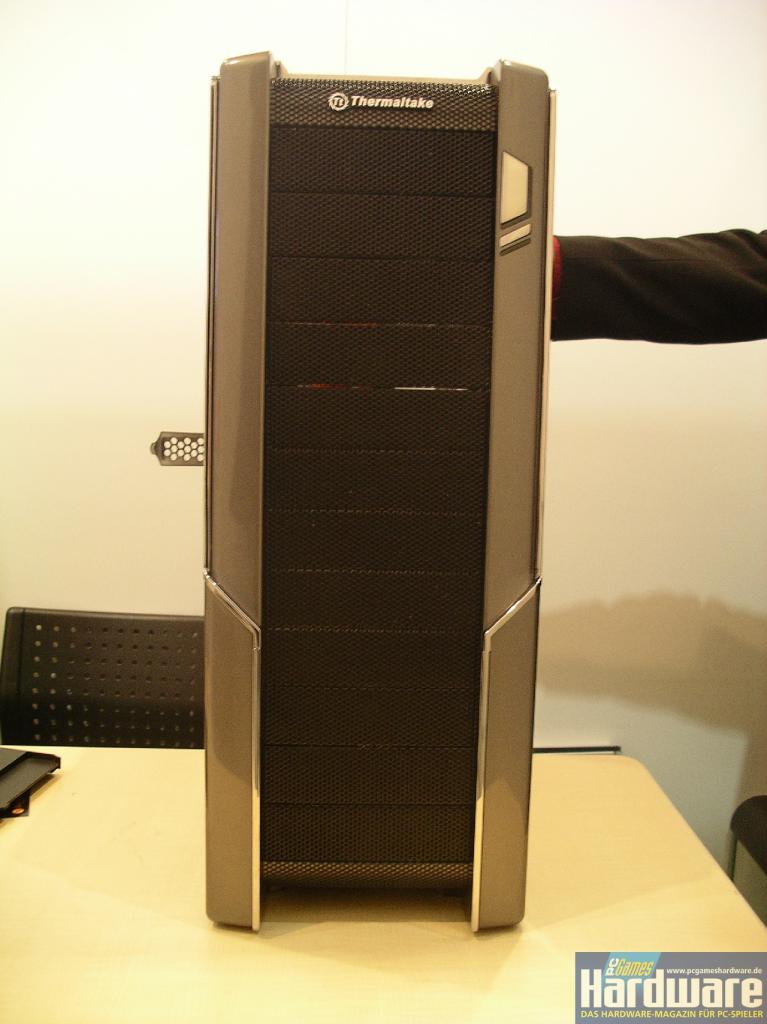 [06/03/2008] Thermaltake: Die große Version des noch namenlosen Gehäuses. Weiter Bilder finden Sie in der Galerie (Bild: PCGH)