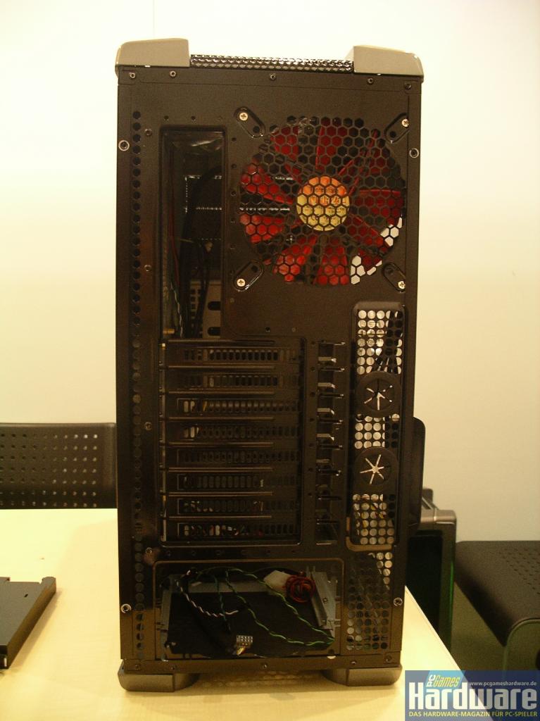 [06/03/2008] Thermaltake: Die kleine Version des noch namenlosen Gehäuses (Bild: PCGH)