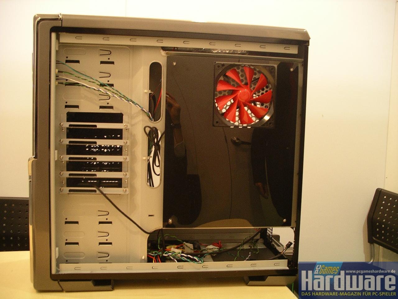[06/03/2008] Thermaltake: Die kleine Version des noch namenlosen Gehäuses (Bild: PCGH)