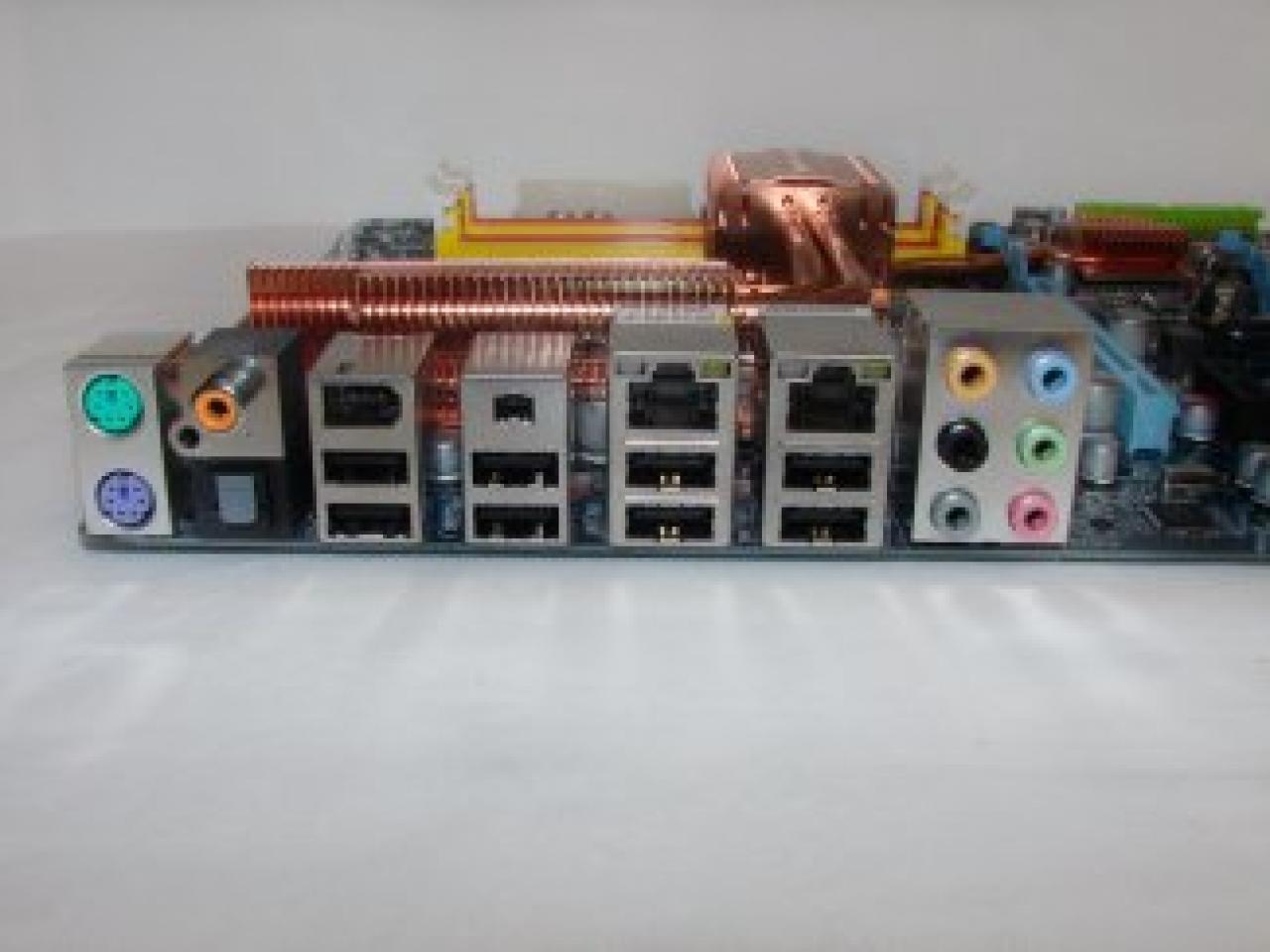 [08/03/2008] Gigabyte GA-X48T-DQ6 (Bild: octeamdenmark.com)