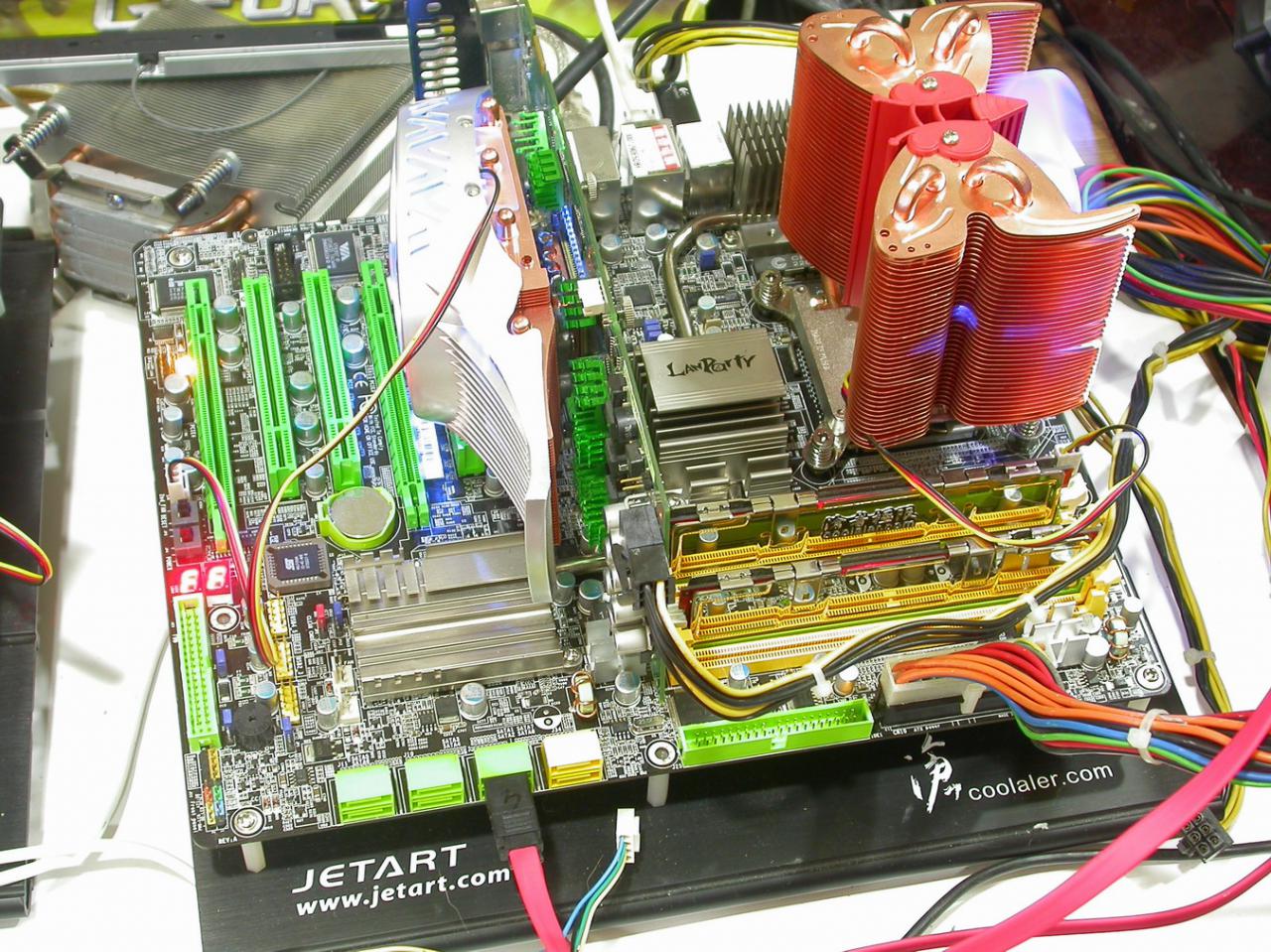 [12/03/2008] [Coolaler] Erste Bilder und Benchmarks zum Core 2 Duo E7300