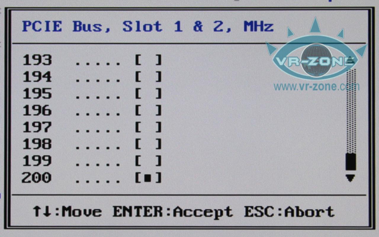 [15/03/2008] Asus Striker II Extreme 3-Wege-SLI mit nForce 790i (Bild: VR-Zone)