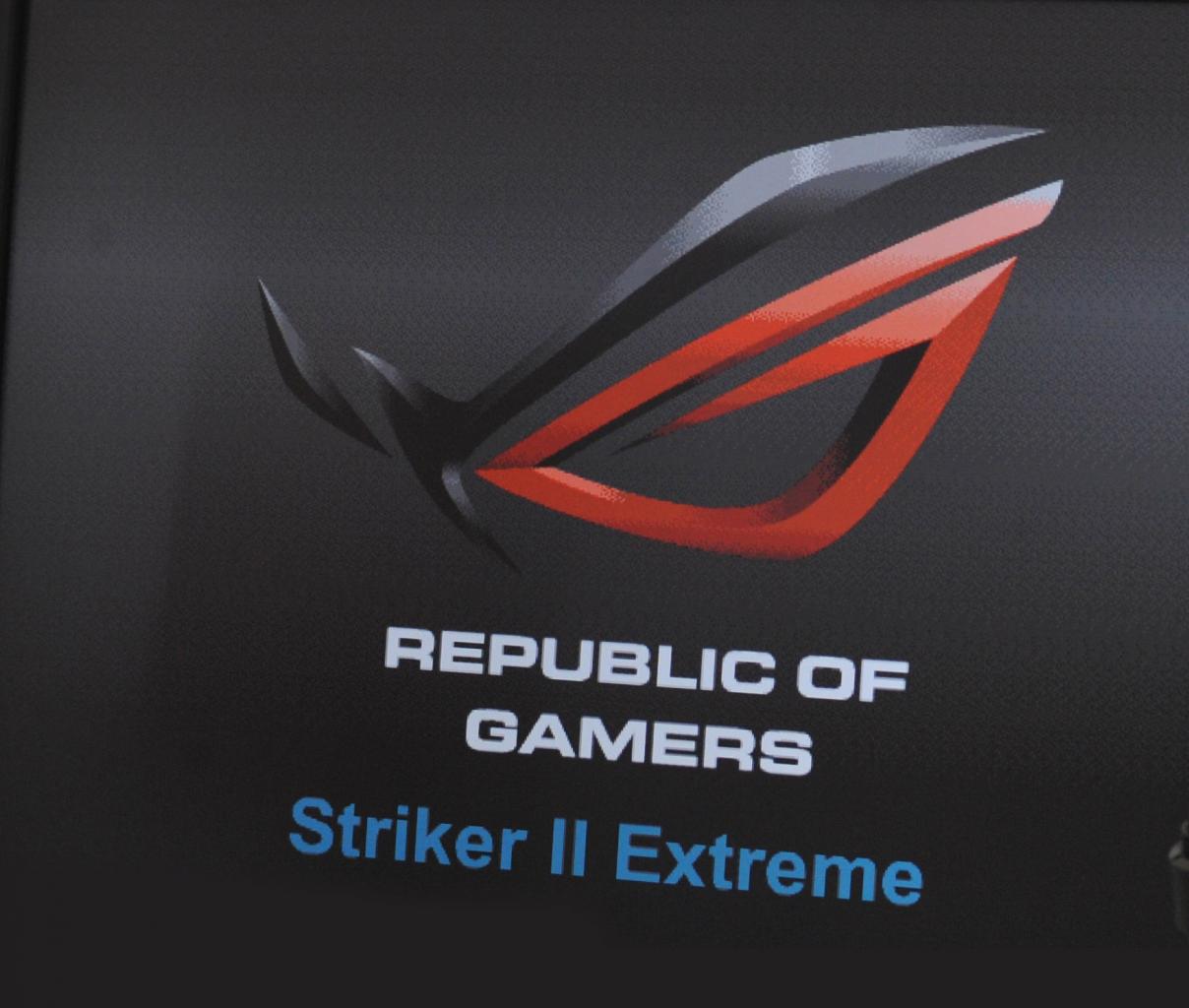 [18/03/2008] Das Striker 2 Extreme von Asus ist die erste verfügbare Platine mit Nforce 790i Ultra SLI. (Bild: PCGH)