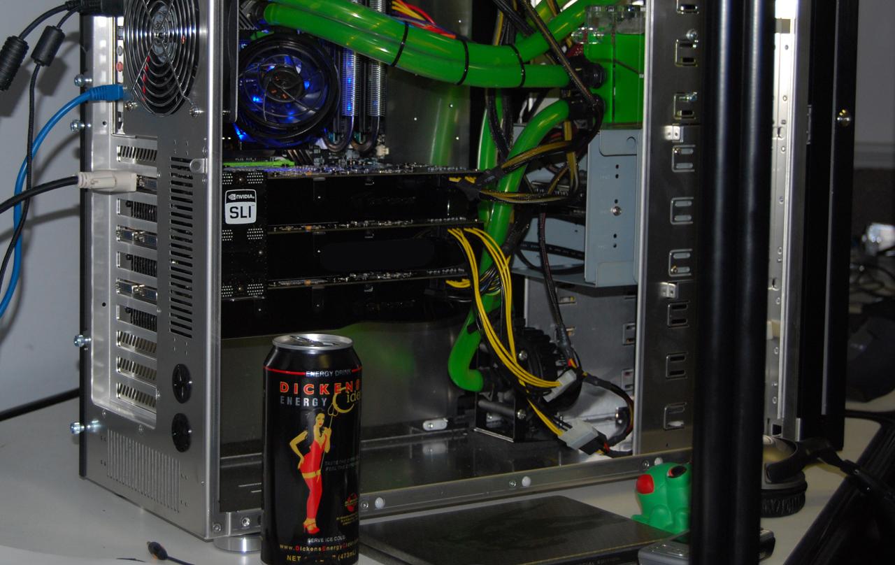 [30/03/2008] Geforce 9800 GTX: Ein Blick ins Testsystem (Bild: tweaktown.com) 