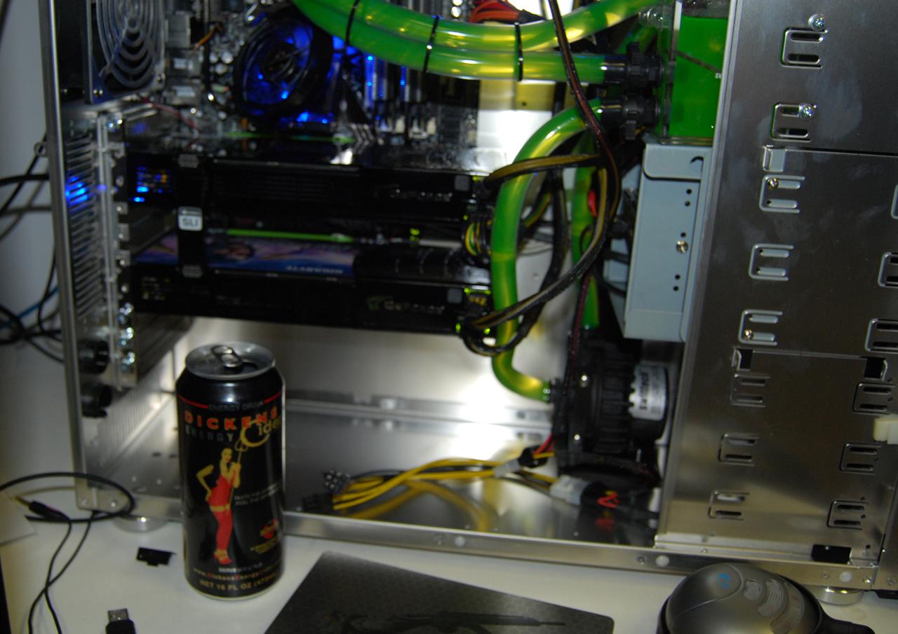 [30/03/2008] Quad-SLI im Einsatz (Bild: tweaktown.com) 