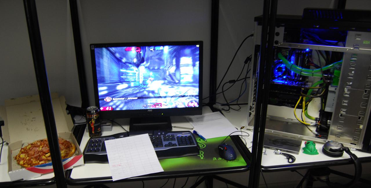 [30/03/2008] Quad-SLI im Einsatz (Bild: tweaktown.com) 