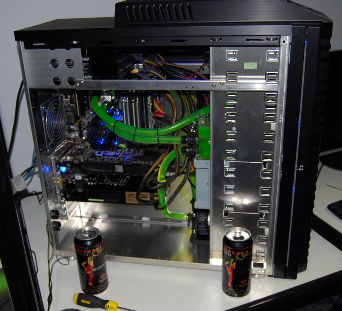 [19/03/2008] Geforce 9800 GX2: Vier G92-GPUs im Quad-SLI-Verbund (Bild: Tweaktown)
