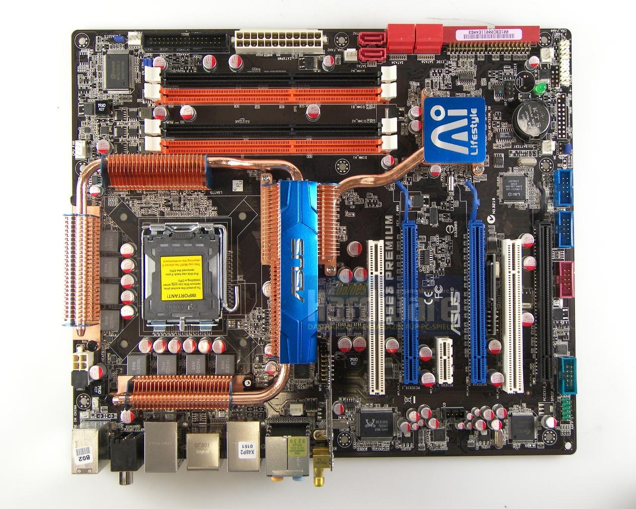 [14/03/2008] Asus P5E3 Premium: X48-Platine mit DDR3-Bänken und W-LAN nach N-Standard. (Bild: PCGH)
