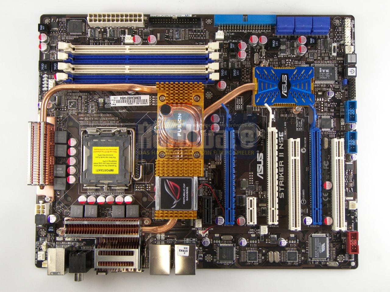 [28/03/2008] Asus Striker 2 NSE mit Nforce 790i SLI und Anschlüssen für eine Wasserkühlung. (Bild: PCGH)