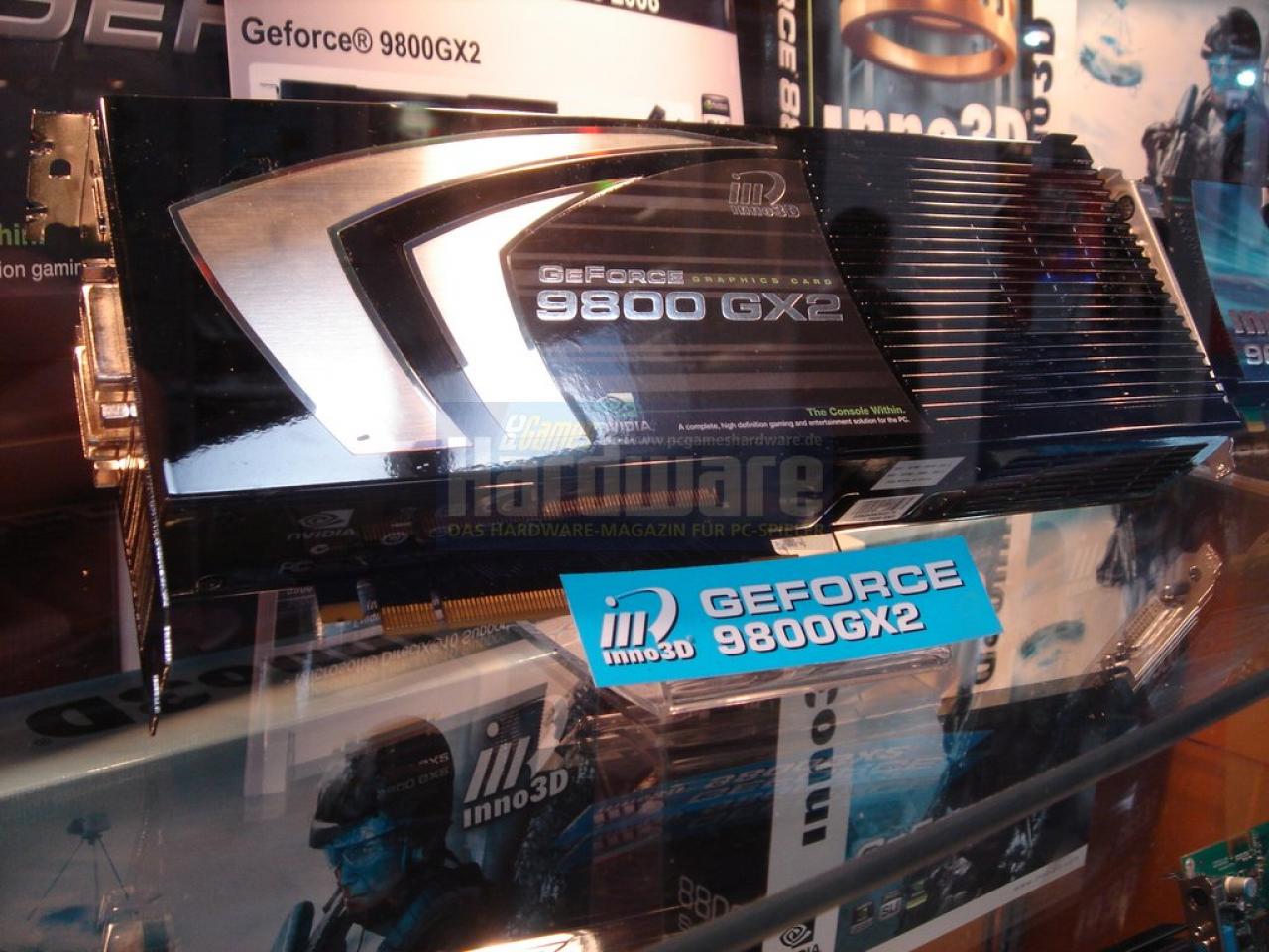 [05/03/2008] Interessante Anordnung der DVI Anschlüsse. Ist das daneben etwa ein DisplayPort oder HDMI Anschluss?