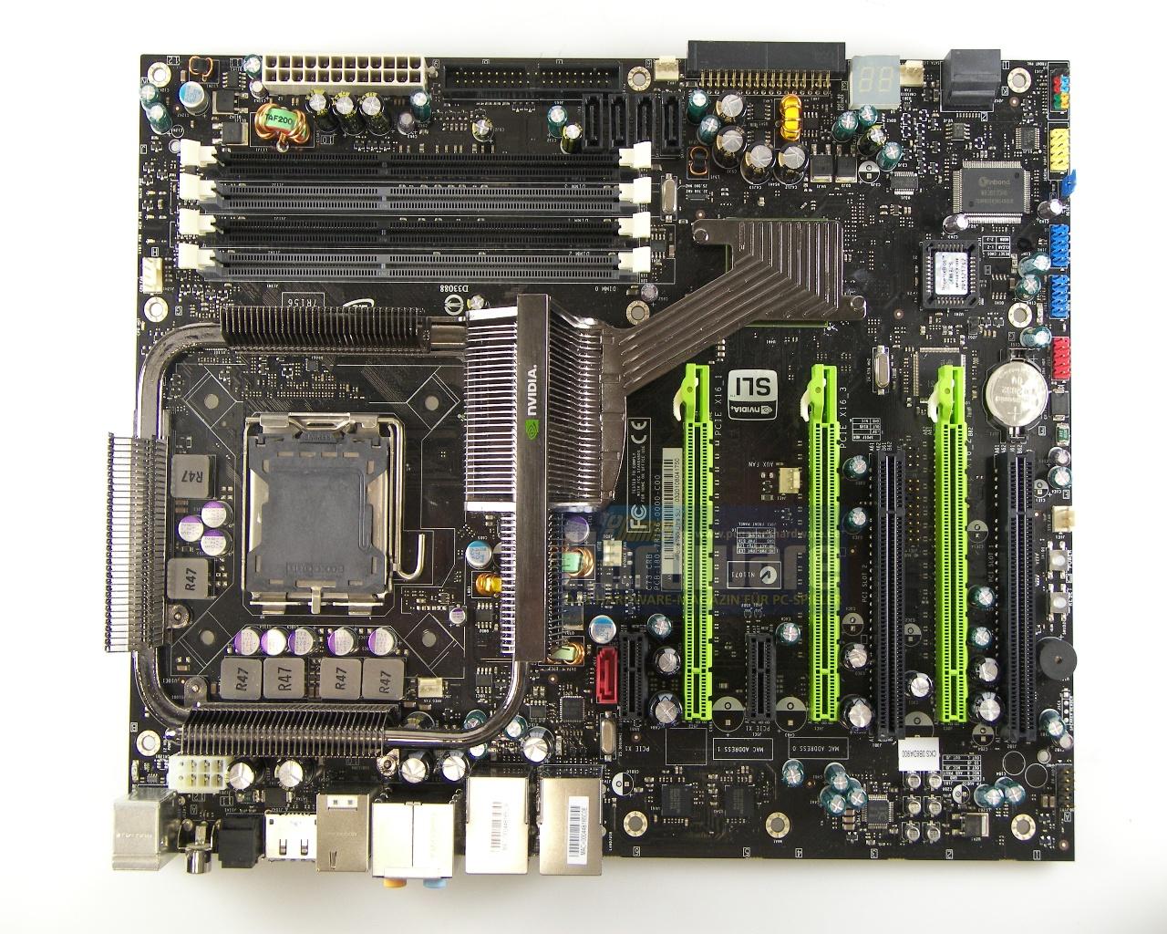 [18/03/2008] EVGA Nforce 790i Ultra SLI (Bild: PCGH)