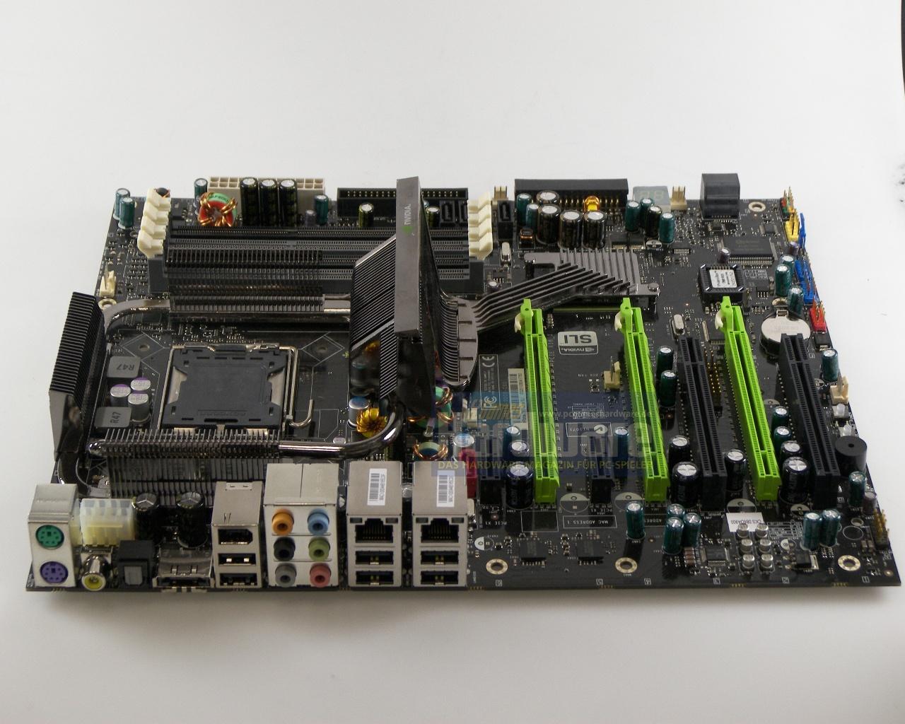 [18/03/2008] EVGA Nforce 790i Ultra SLI (Bild: PCGH)