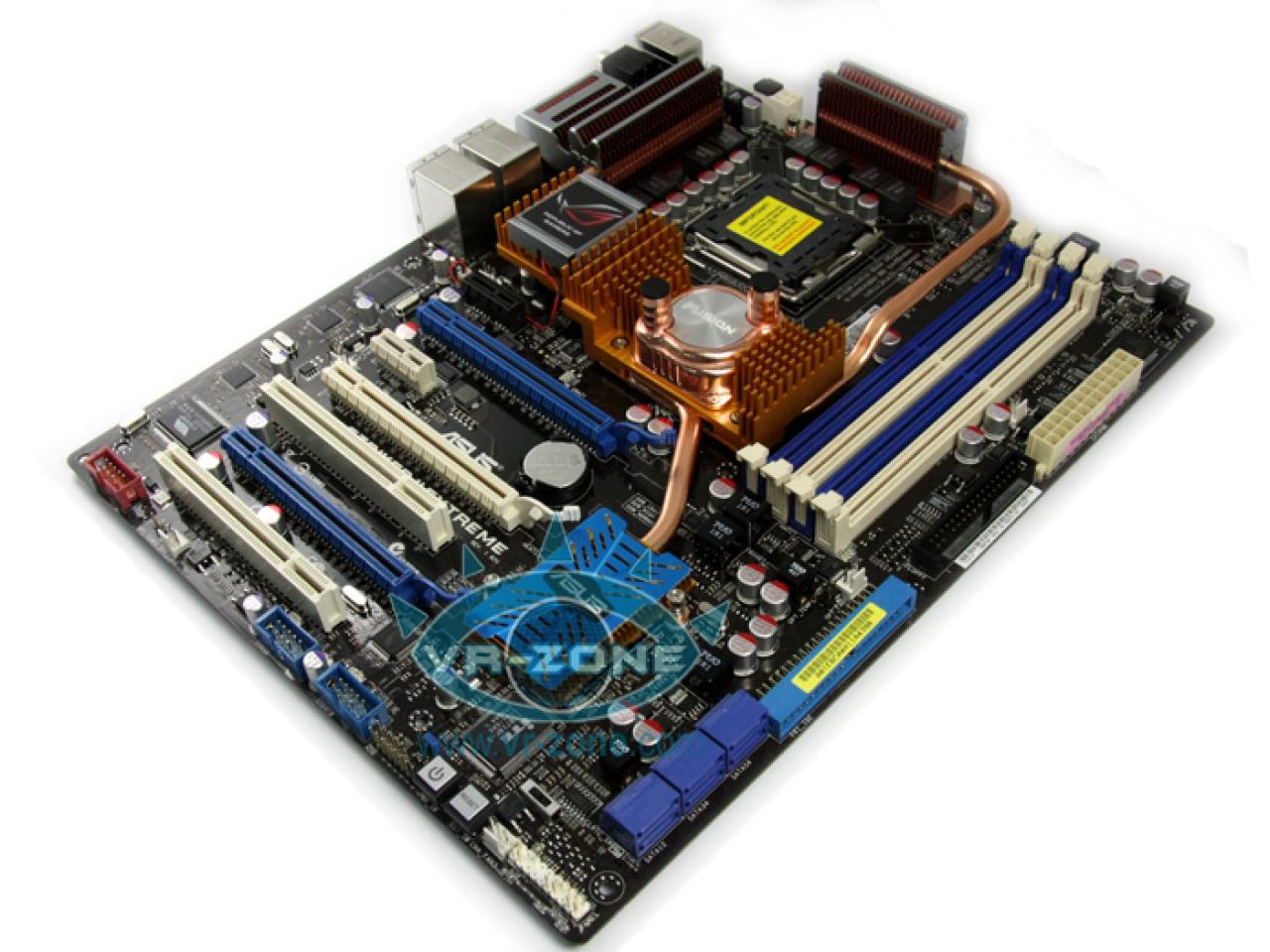 [15/03/2008] Asus Striker II Extreme 3-Wege-SLI mit nForce 790i (Bild: VR-Zone)