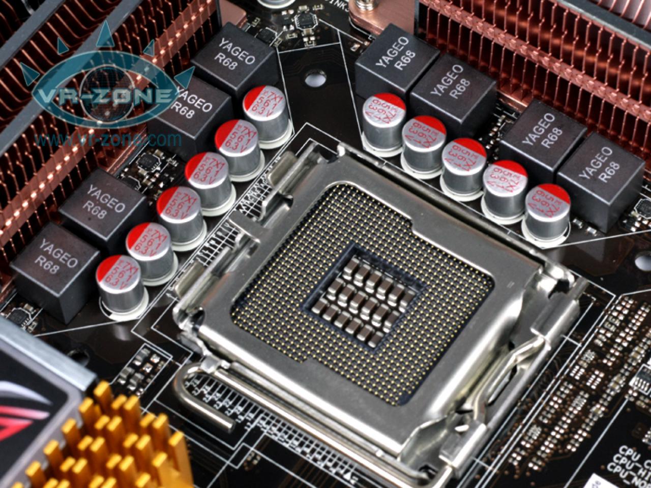 [15/03/2008] Asus Striker II Extreme 3-Wege-SLI mit nForce 790i (Bild: VR-Zone)