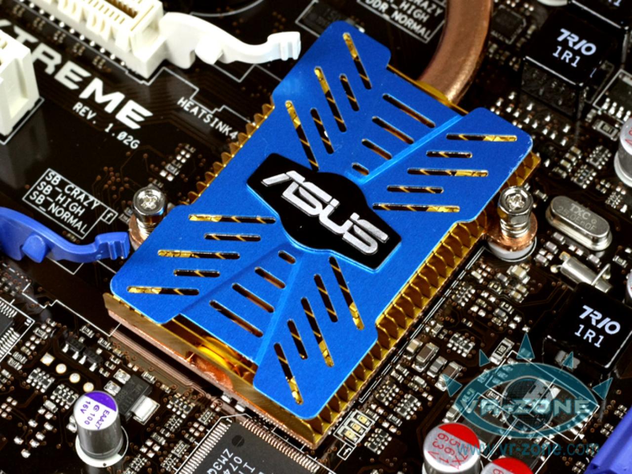 [15/03/2008] Asus Striker II Extreme 3-Wege-SLI mit nForce 790i (Bild: VR-Zone)