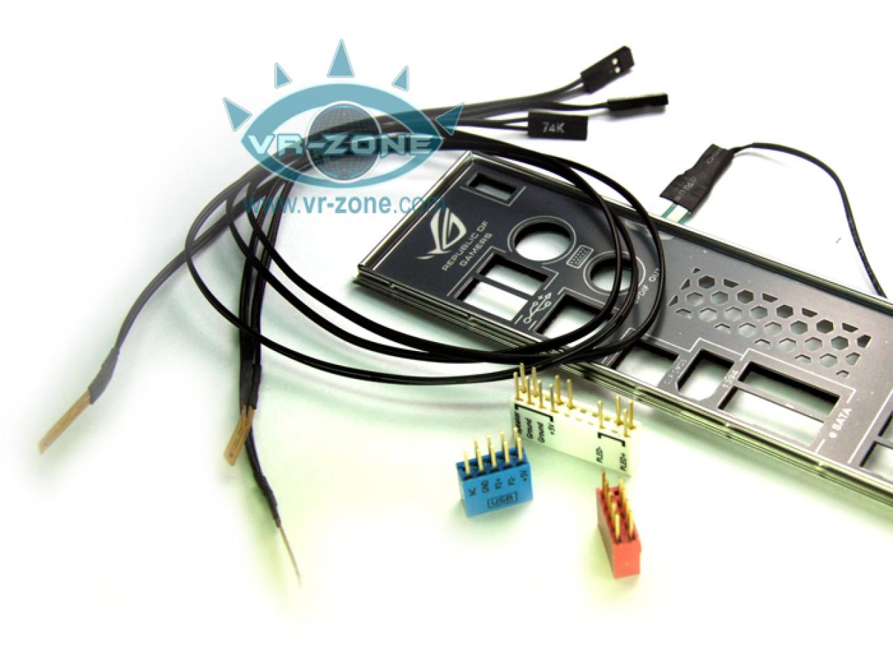 [15/03/2008] Asus Striker II Extreme 3-Wege-SLI mit nForce 790i (Bild: VR-Zone)
