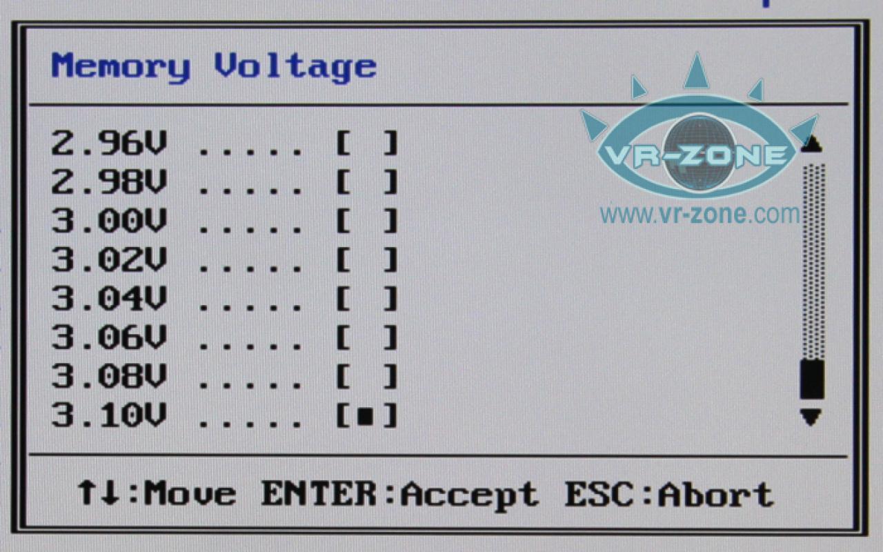 [15/03/2008] Asus Striker II Extreme 3-Wege-SLI mit nForce 790i (Bild: VR-Zone)