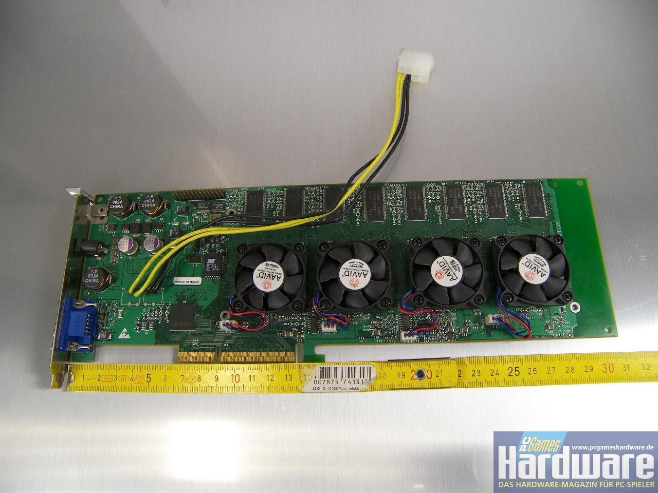 [13/03/2008] Die Voodoo5 6000 misst 31 Zentimeter (Bild: PCGH)