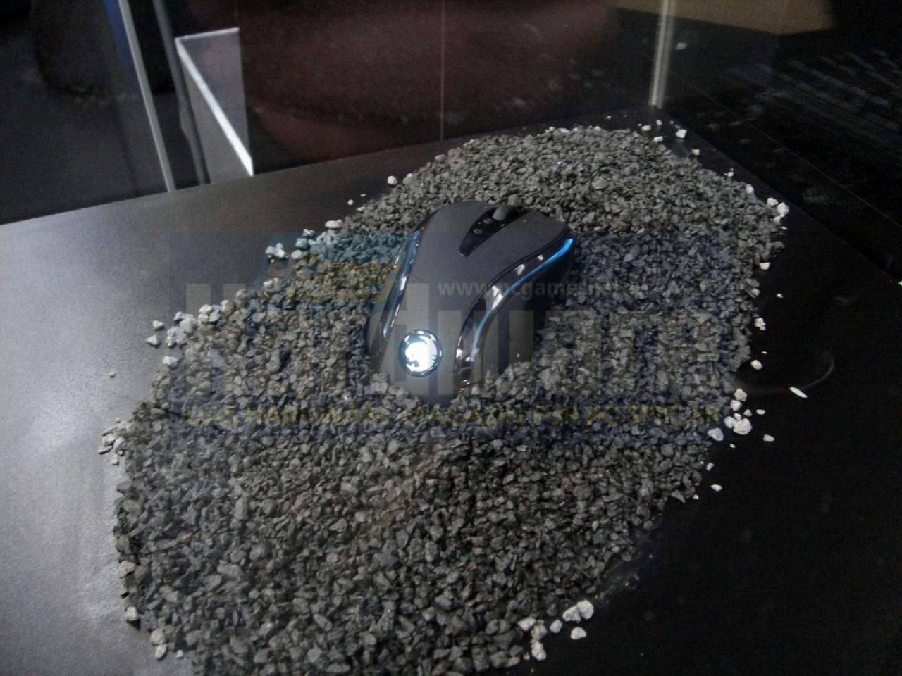 [06/03/2008] Roccat Kone Blue: Offiziell noch hinter Glas, PCGH konnte bereits erste Praxiseindrücke sammeln (Bild: PCGH)