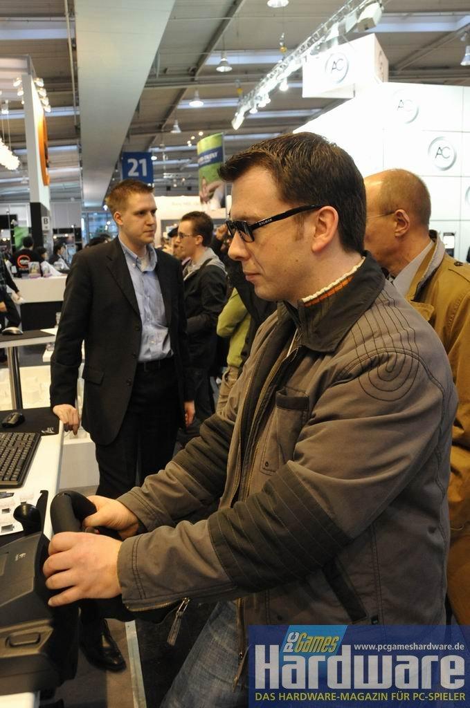 [07/03/2008] Carsten Spille am Zalman ZM-M240W 3D-Display