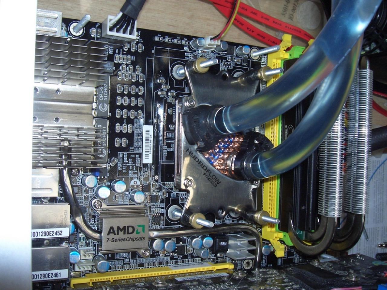 [04/04/2008] AMD Phenom 9850: Die Wärmeabfuhr übernimmt eine Wasserkühlung