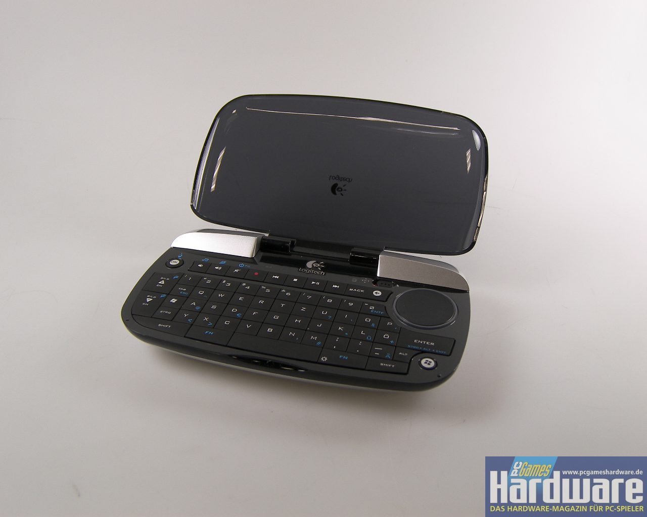 [03/04/2008] Logitech Dinovo Mini: Die kleine Tastatur verfügt zwar über keinen Zifferblock, hat aber sonst fast alle wichtigen Tasten.