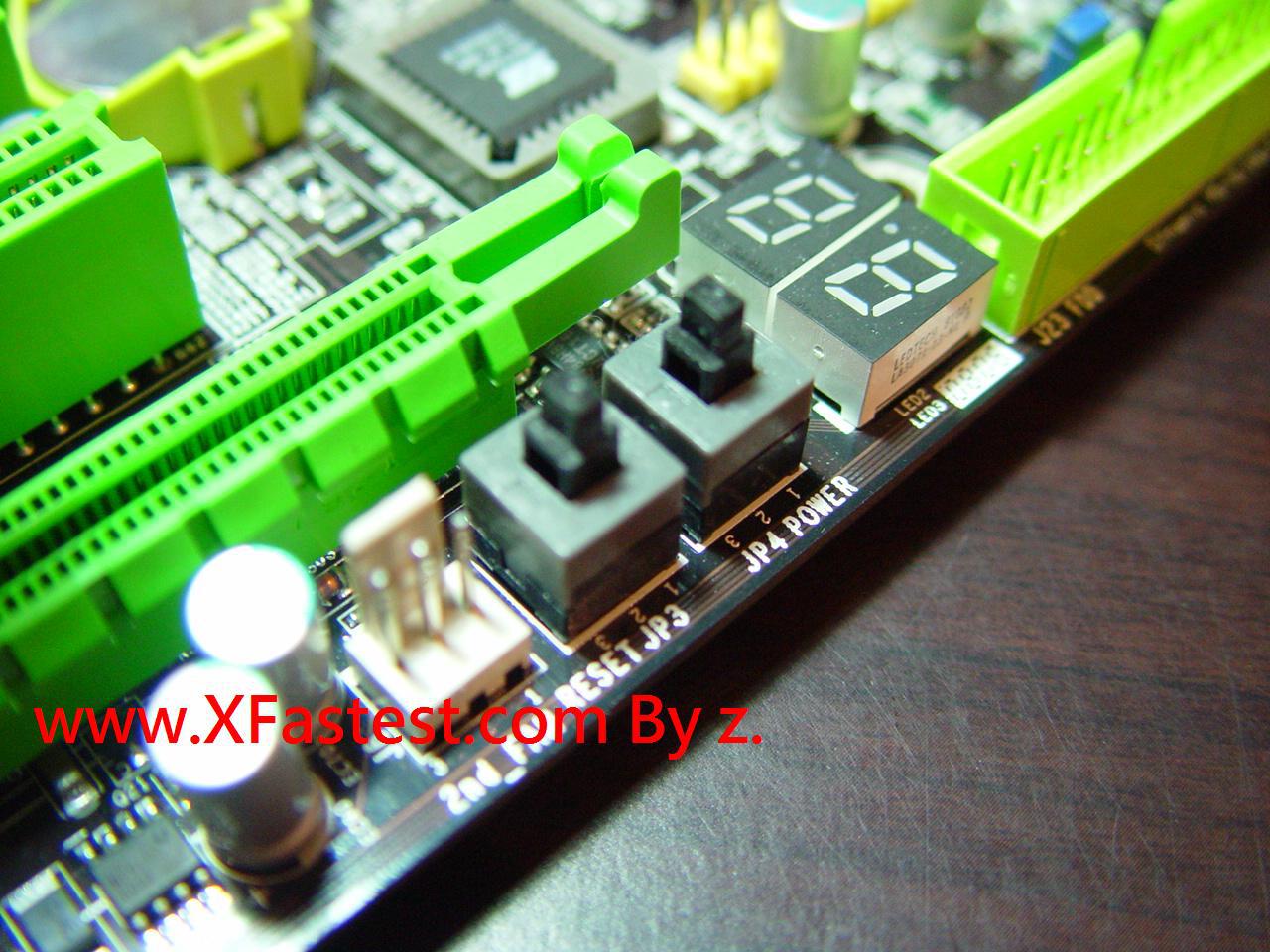 [24/04/2008] DFI liefert das X48-T2R ab morgen zusammen mit diversen Kühlern des Spezialisten Thermalright aus. Leider ist das Set vorerst nur für den koreanischen Markt bestimmt. Ein Preis ist noch nicht bekannt, er dürfte aber ebenso imposant wie die Bilder ausfallen (Bild: Xfastest.com)