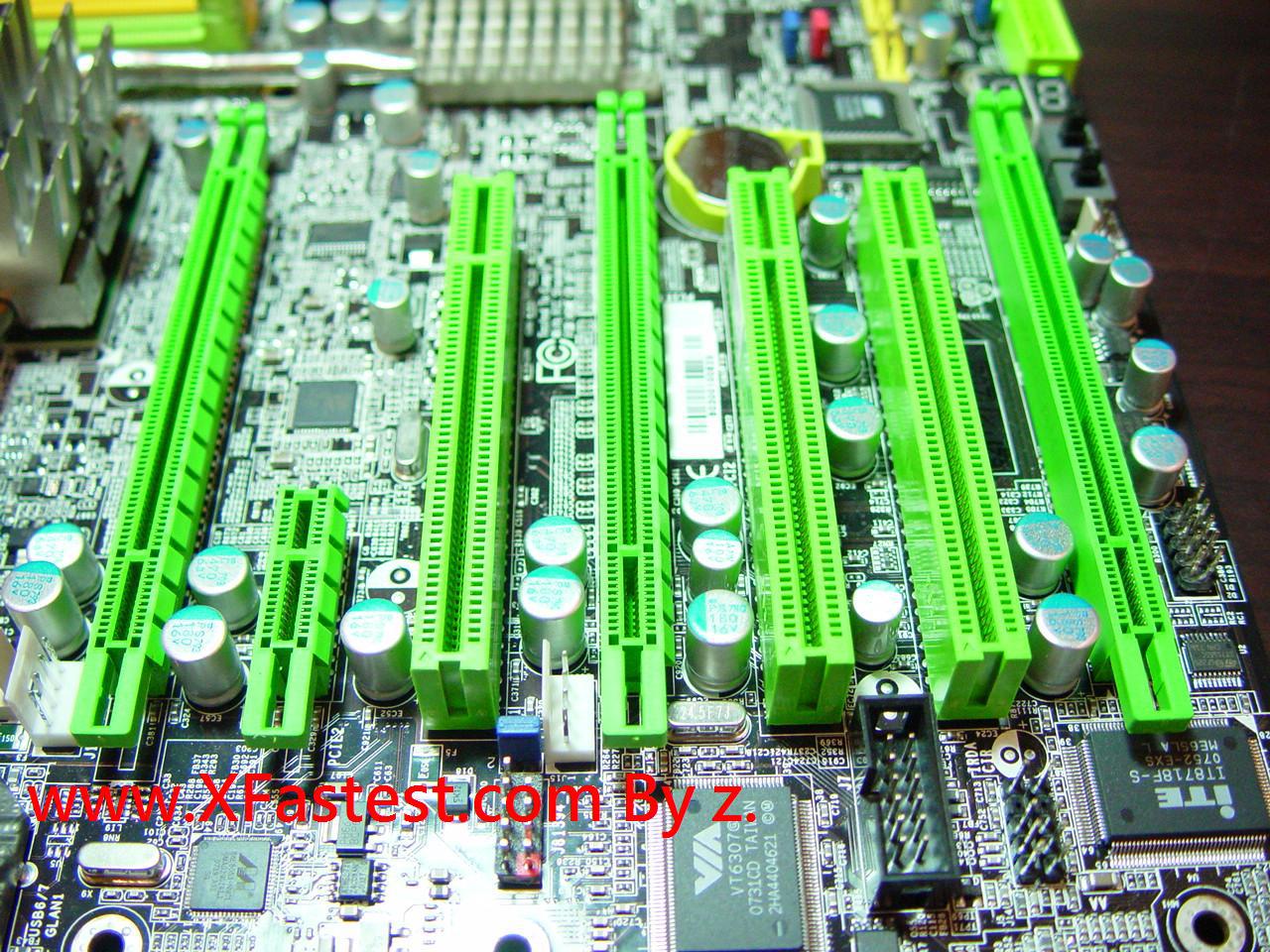 [24/04/2008] DFI liefert das X48-T2R ab morgen zusammen mit diversen Kühlern des Spezialisten Thermalright aus. Leider ist das Set vorerst nur für den koreanischen Markt bestimmt. Ein Preis ist noch nicht bekannt, er dürfte aber ebenso imposant wie die Bilder ausfallen (Bild: Xfastest.com)