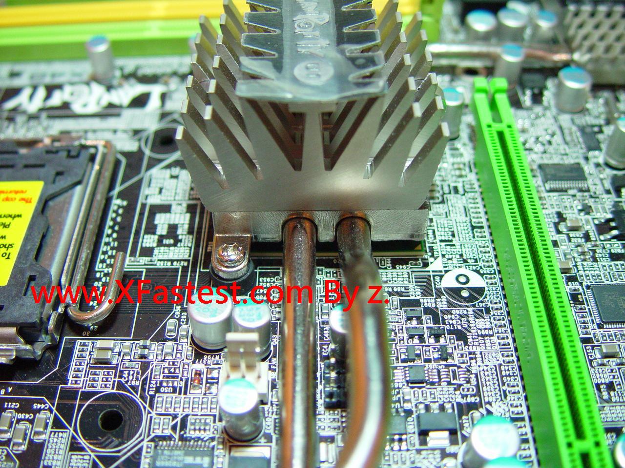 [24/04/2008] DFI liefert das X48-T2R ab morgen zusammen mit diversen Kühlern des Spezialisten Thermalright aus. Leider ist das Set vorerst nur für den koreanischen Markt bestimmt. Ein Preis ist noch nicht bekannt, er dürfte aber ebenso imposant wie die Bilder ausfallen (Bild: Xfastest.com)