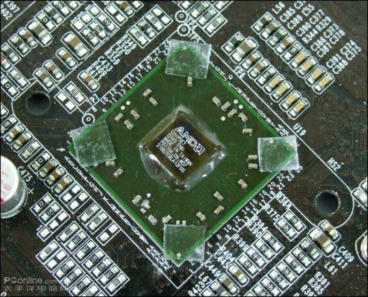 [15/04/2008] Der 790GX soll die Kombination der integrierten Radeon-HD3300-Grafikeinheit mit zwei diskreten GPUs erlauben. (Bild: PCOnline.com)