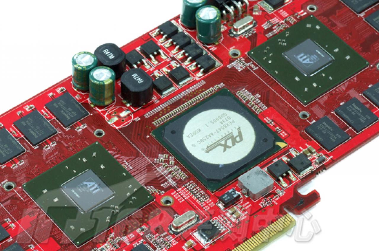 [04/04/2008] Der PLX-Brückenchip wickelt auch bei der Radeon HD3850 X2 die Kommunikation der beiden RV670-GPUs ab. (Bild: it168.com)
