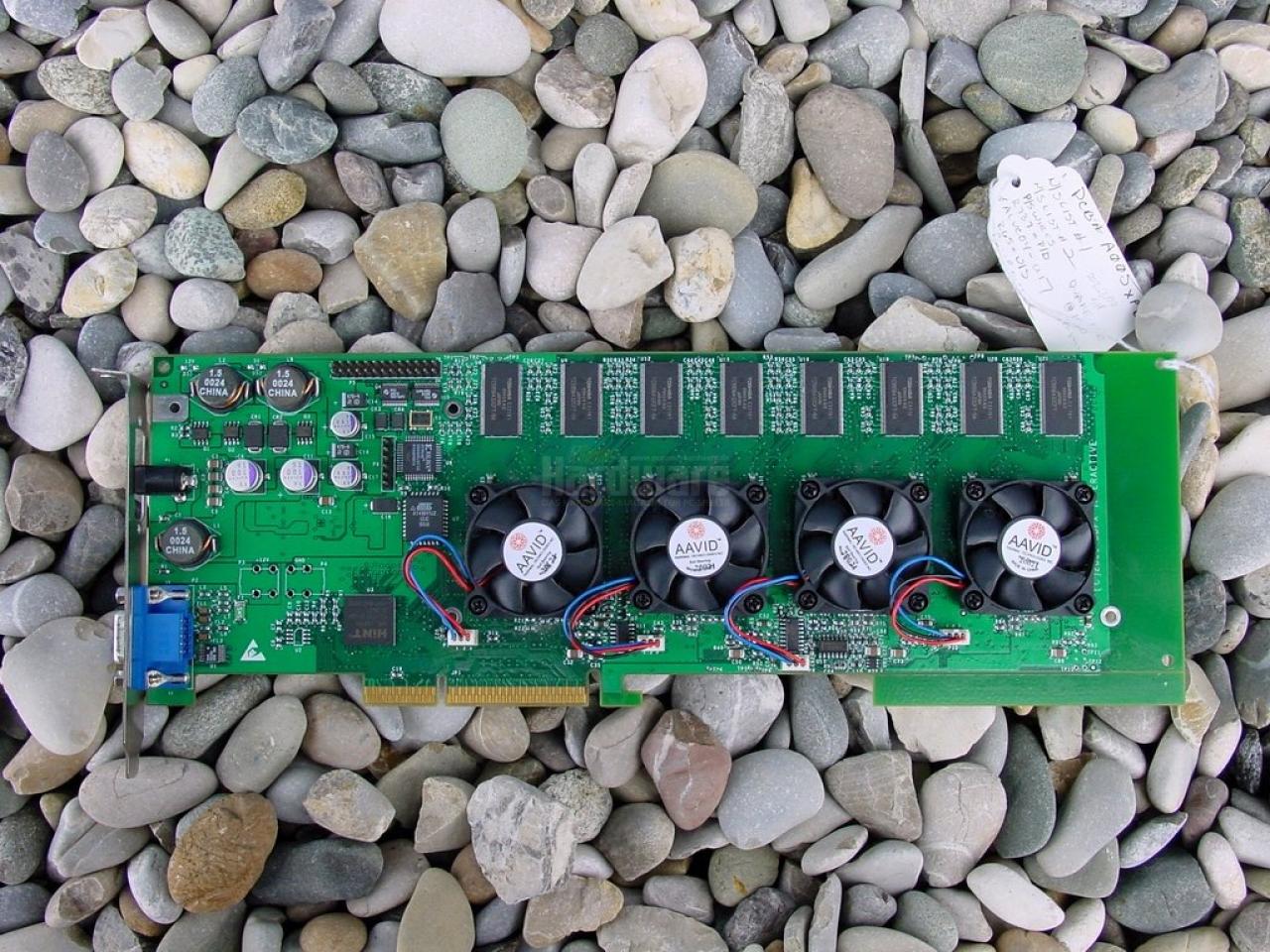 [23/04/2008] 3dfx - Die wenigen hergestellten Voodoo5-6000-Karten haben heute nur noch Sammlerwert. Ohne Weiterentwicklung der Treiber streiken viele moderne Spiele.