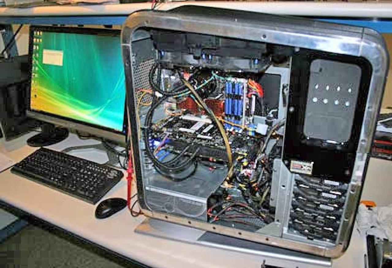 [06/04/2008] Asetek: Hybrid-Kühler im Testsystem (Bild: TG Daily)