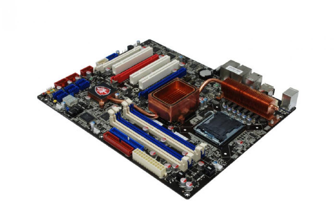 [18/04/2008] Foxconn Blackops: High-End -Mainboard mit Intel X48 Chipsatz (Bild: Foxconn)