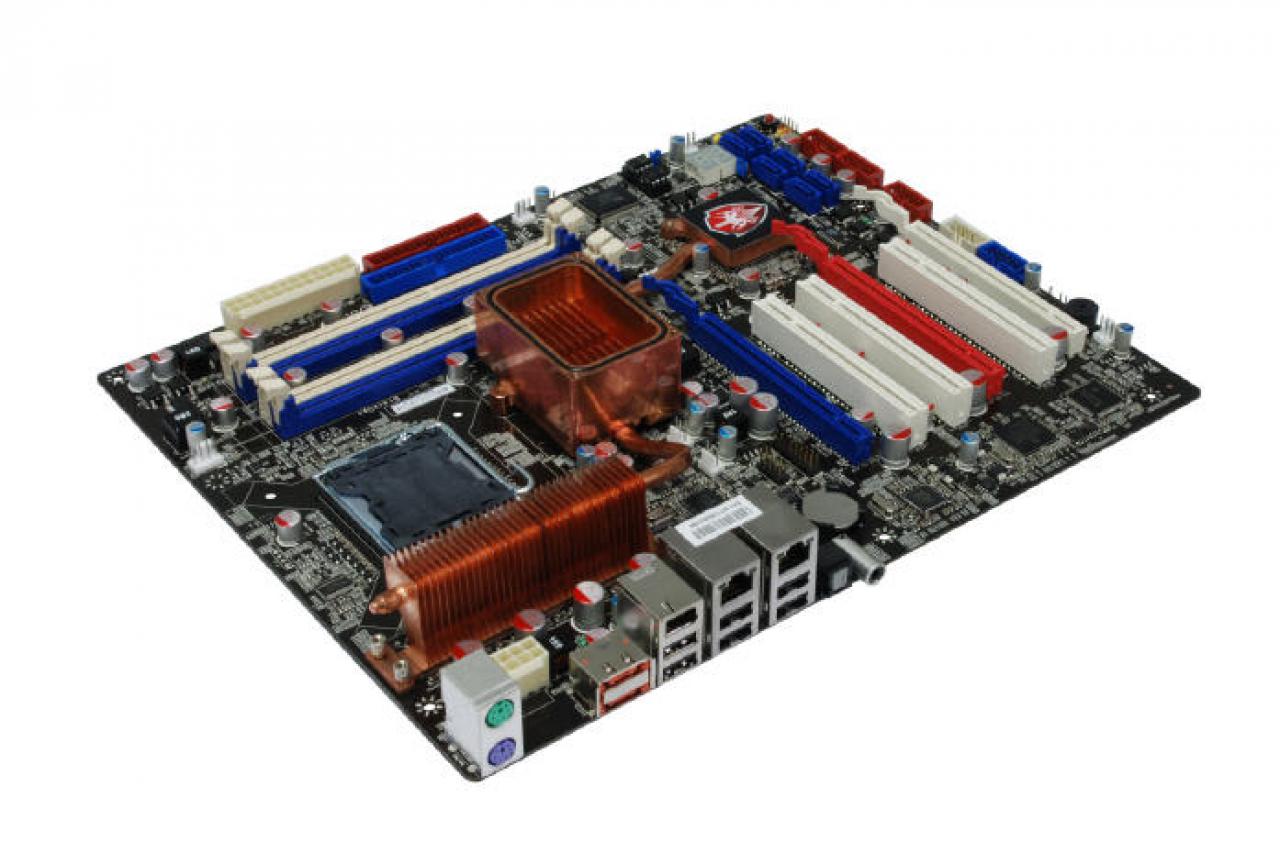[18/04/2008] Foxconn Blackops: High-End -Mainboard mit Intel X48 Chipsatz (Bild: Foxconn)