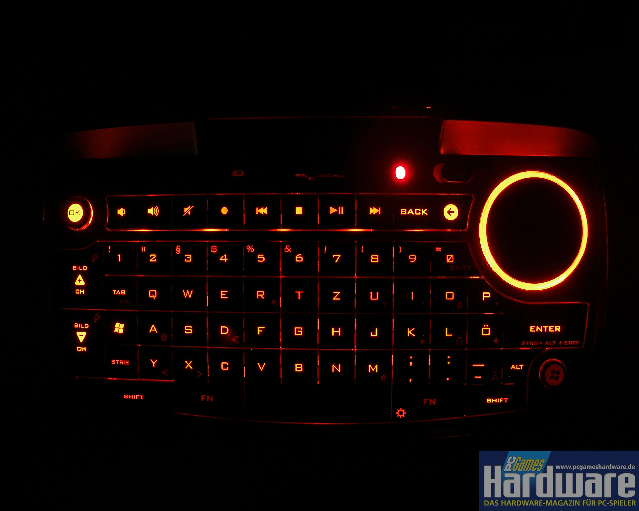 [03/04/2008] Logitech Dinovo Mini: Im Mauszeigermodus wird die Tastatur in Orange beleuchtet.