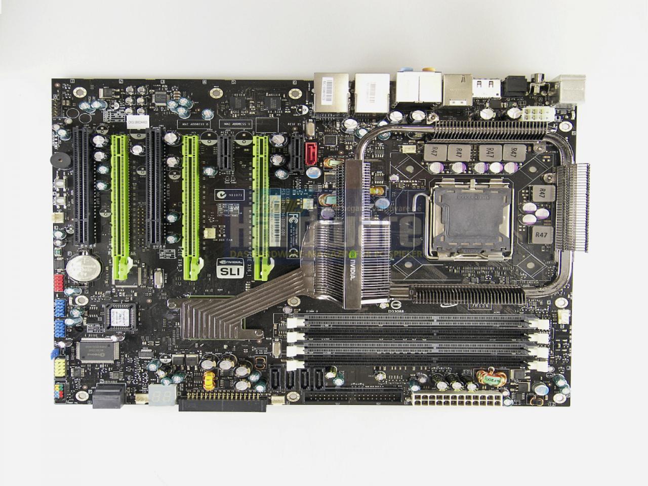 [01/04/2008] Sockel 775: EVGA Nforce 790i Ultra SLI (Bild: PCGH)